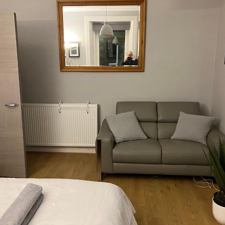 Next Door To Holyrood Palace And Arthur'S Seat Bed and Breakfast Edimburgo Esterno foto